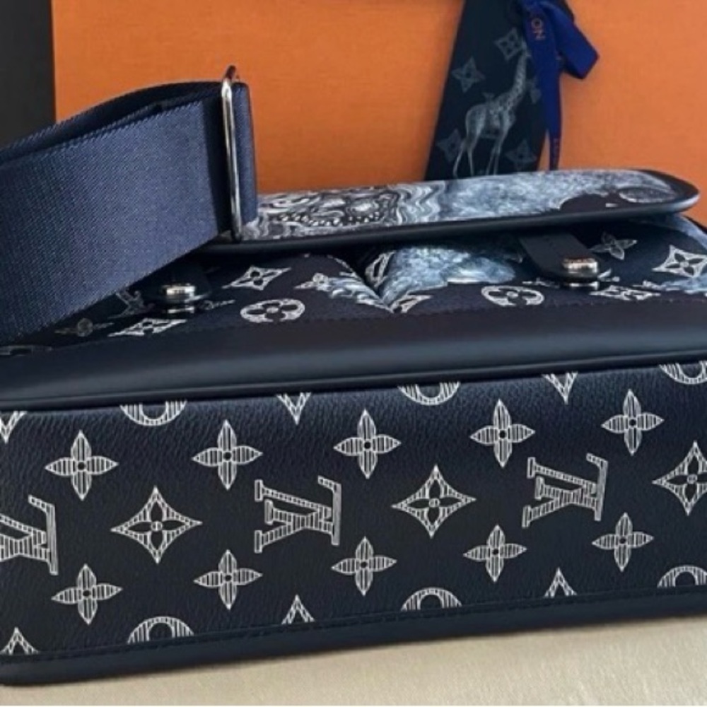 Louis Vuitton Monogram Savane Messenger PM men’s bag - Picture 6 of 9